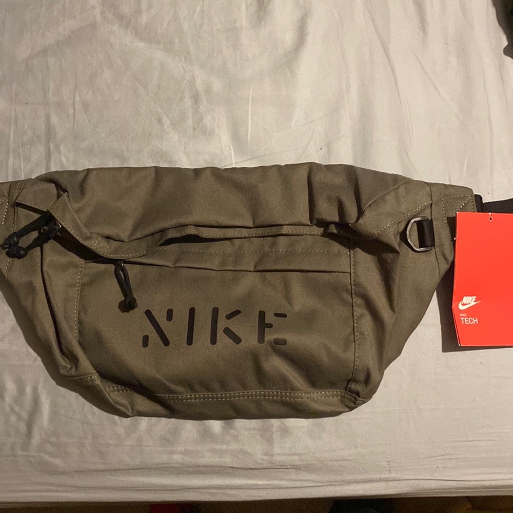 Nike Tech Waistpack | Fanny Pack | Army Green (BRAND NEW)